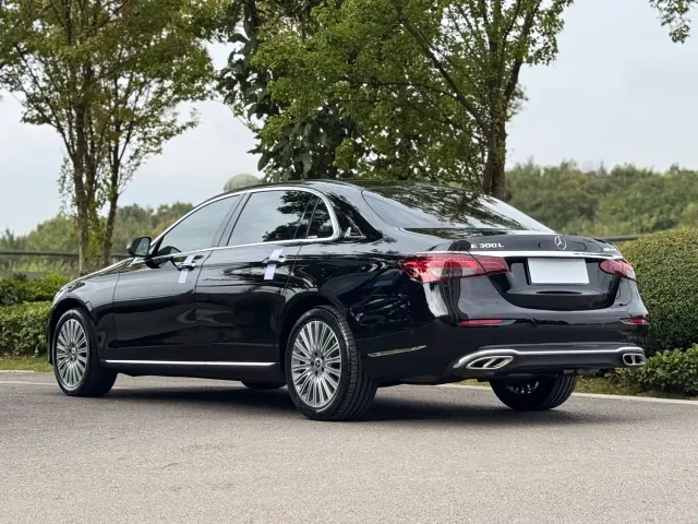 Mercedes-Benz E-Class — Фото автомобиля 7
