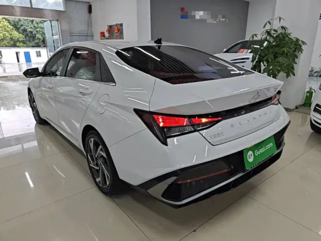 Hyundai Elantra — Фото автомобиля 4