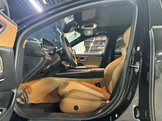 Mercedes-Benz E-Class — Фото автомобиля 4