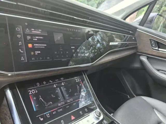 Audi Q7 — Фото автомобиля 9