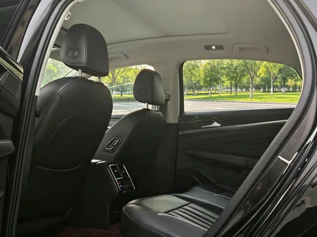 Volkswagen Passat — Фото автомобиля 9