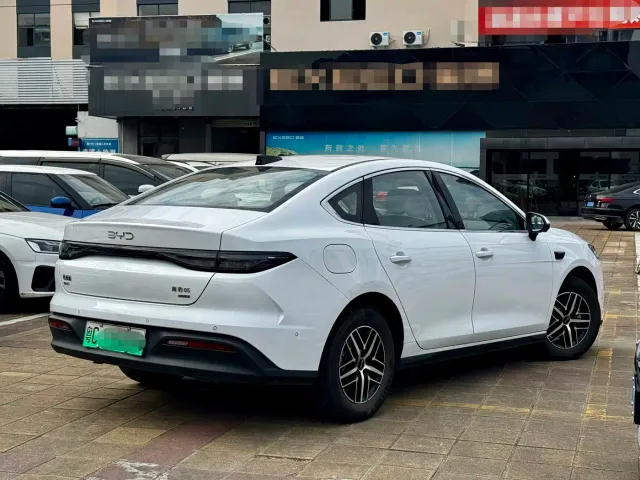 BYD Seal 05 DM-i — Фото автомобиля 9
