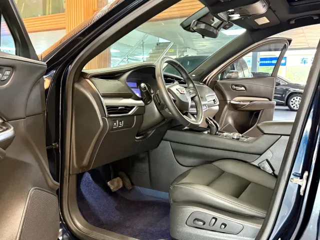 Cadillac XT4 — Фото автомобиля 11