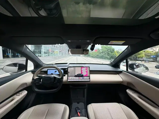 Lynk & Co Z20 — Фото автомобиля 12