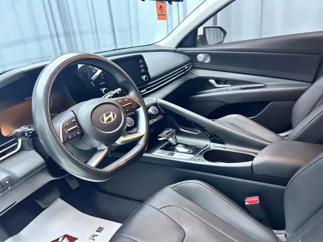 Hyundai Elantra — Фото автомобиля 12