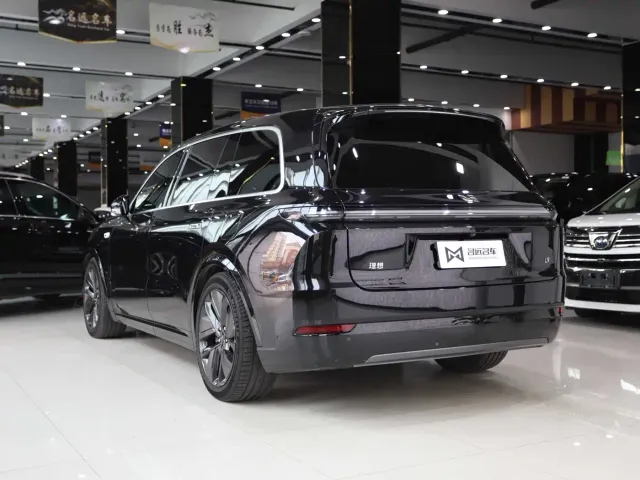 Li Auto L9 — Фото автомобиля 14