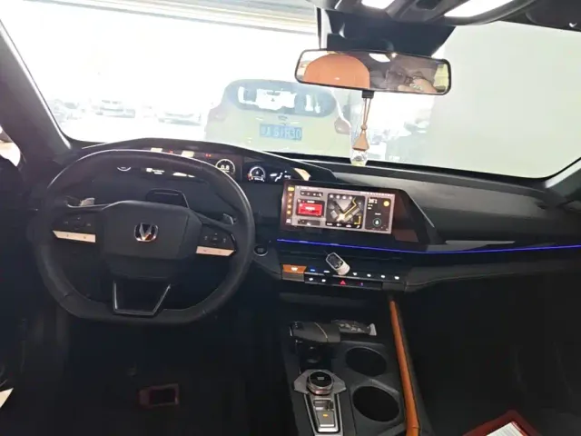 Changan UNI-V — Фото автомобиля 12