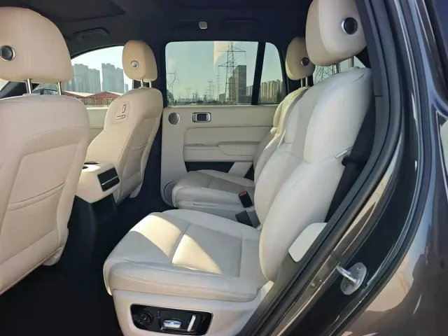Li Auto L8 — Фото автомобиля 6