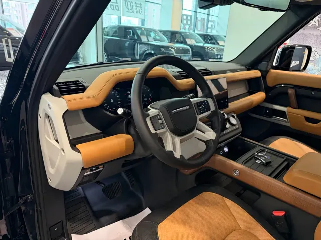 Land Rover Defender — Фото автомобиля 7