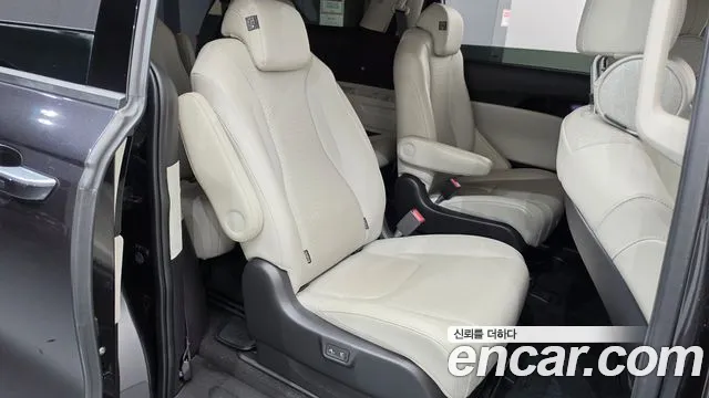 Kia Carnival Generation 4 — Фото автомобиля 17