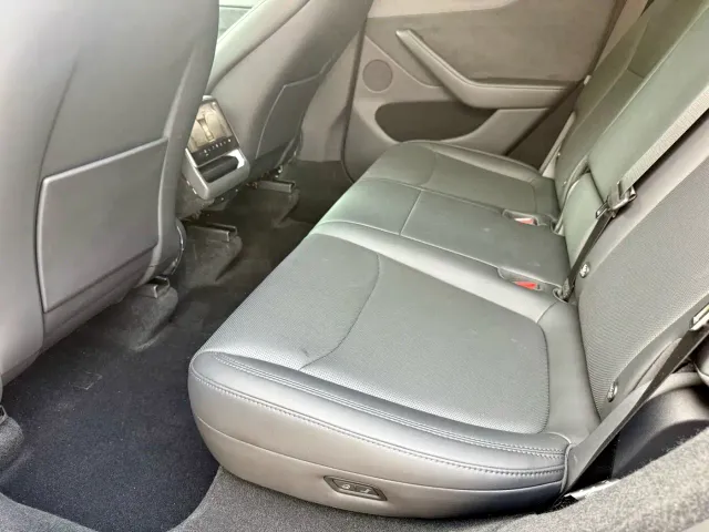 Tesla Model Y — Фото автомобиля 8