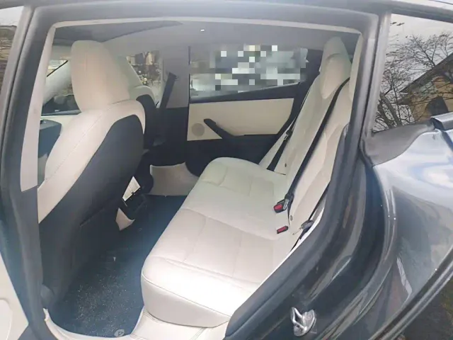 Tesla Model 3 — Фото автомобиля 13