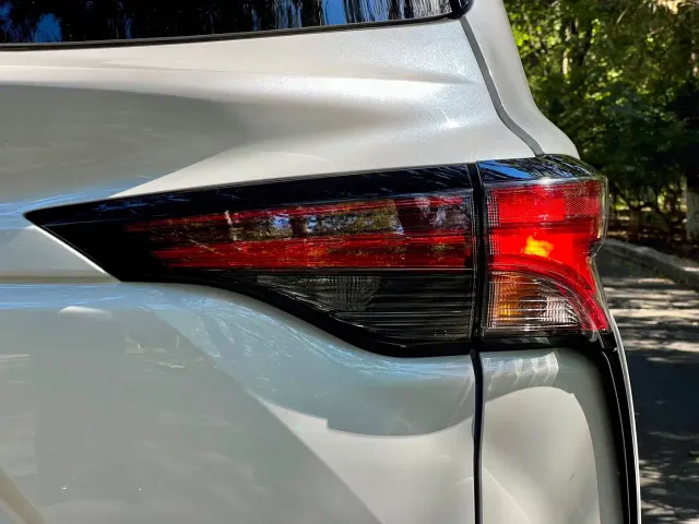 Toyota Granvia 2024 2.5L Hybrid Comfort — Фото автомобиля 11