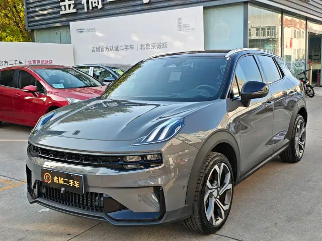 Фотография автомобиля — Lynk & Co 06
