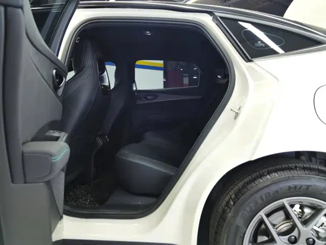 BYD Seal 06 — Фото автомобиля 11