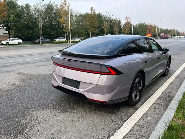 Xpeng P7+ — Фото автомобиля 21