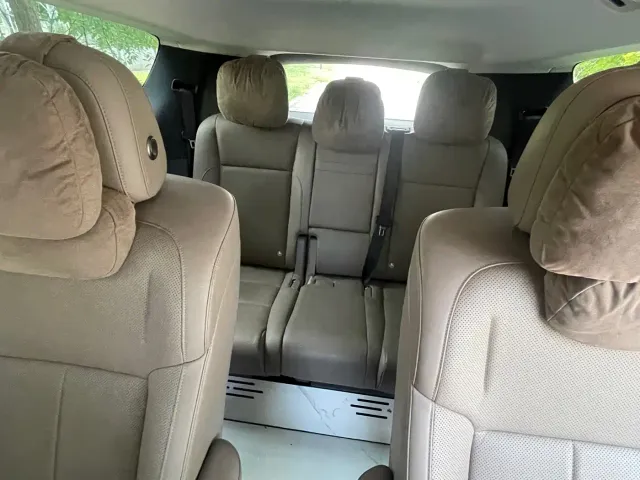 Li Auto MEGA — Фото автомобиля 10
