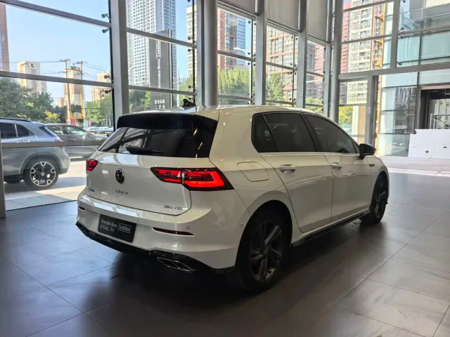 Volkswagen Golf — Фото автомобиля 15