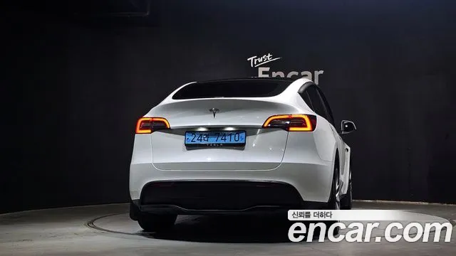 Tesla Model Y — Фото автомобиля 4