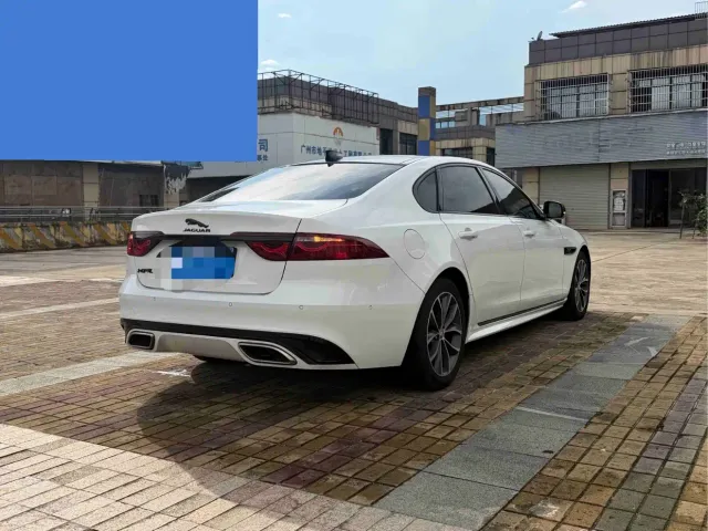 Jaguar XFL — Фото автомобиля 9