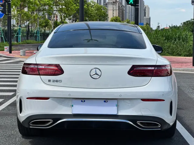 Mercedes-Benz E-Class — Фото автомобиля 10