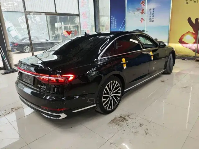 Audi A8 — Фото автомобиля 4