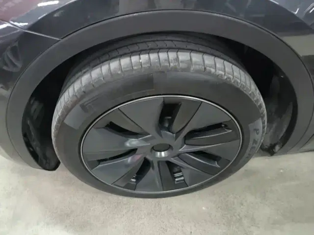 Tesla Model Y — Фото автомобиля 22