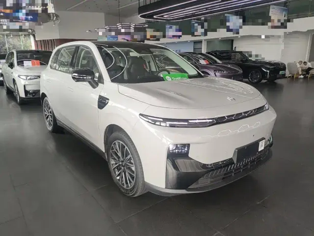 Leapmotor B10 — Фото автомобиля 3