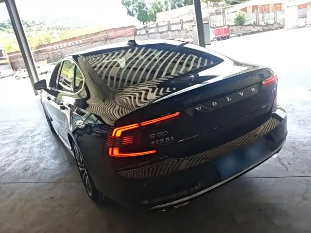 Volvo S90 — Фото автомобиля 4