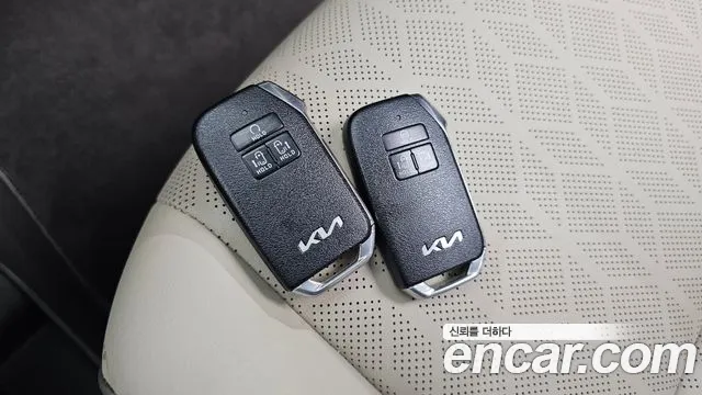 Kia Carnival Generation 4 — Фото автомобиля 25