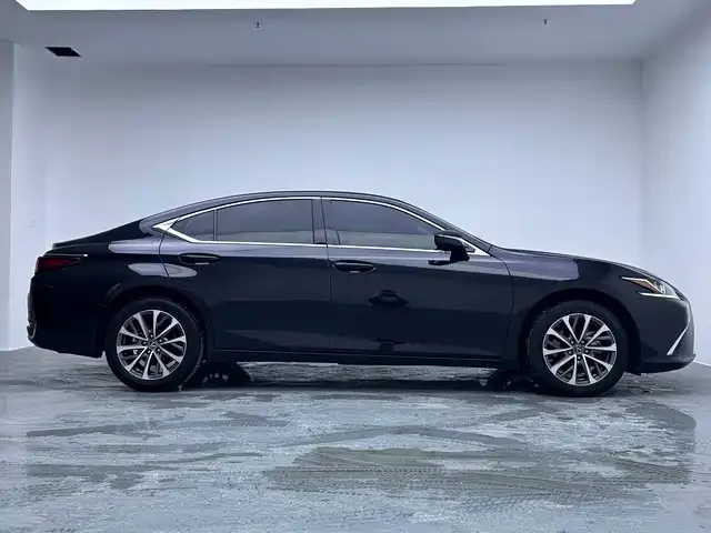 Lexus ES — Фото автомобиля 8