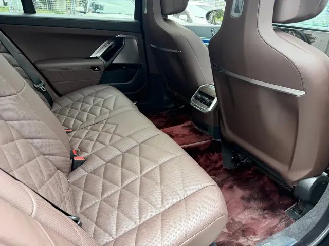 BMW 7 Series — Фото автомобиля 13