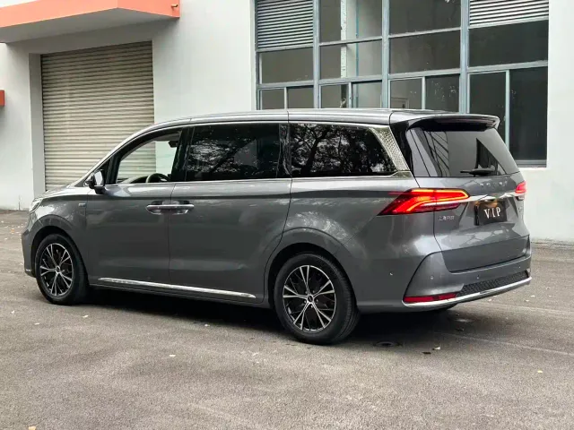 Roewe iMAX8 — Фото автомобиля 13