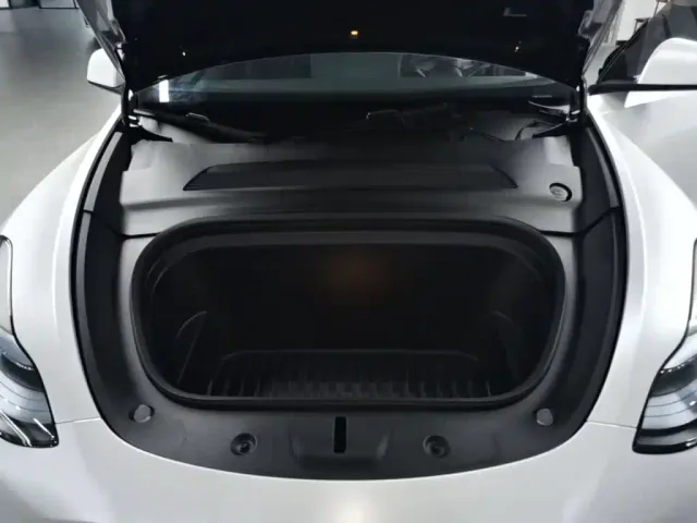 Tesla Model Y — Фото автомобиля 19