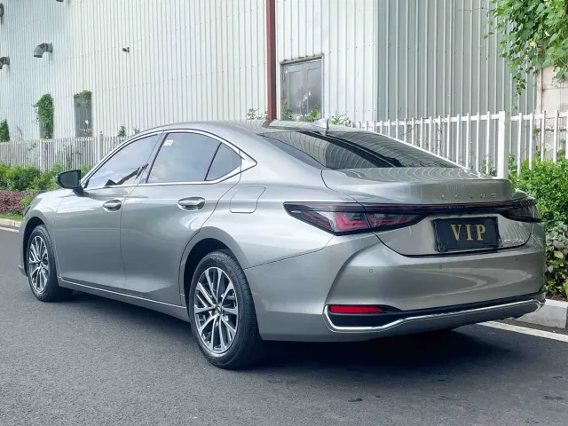 Lexus ES — Фото автомобиля 9