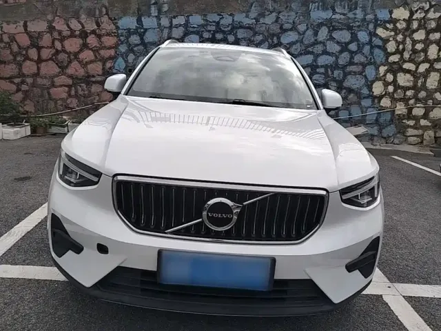 Volvo XC40 — Фото автомобиля 2