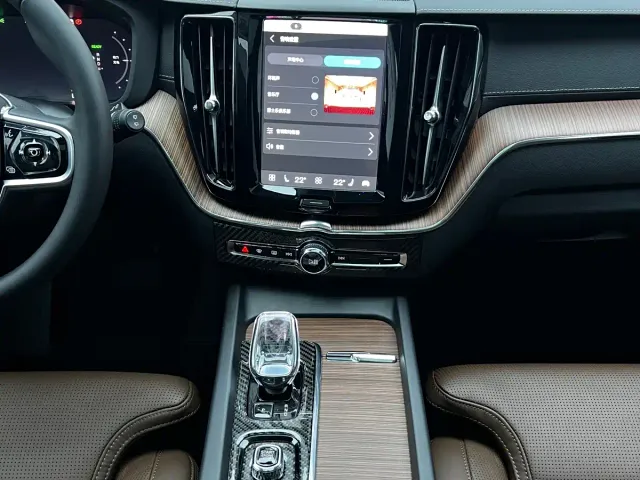 Volvo XC60 — Фото автомобиля 26