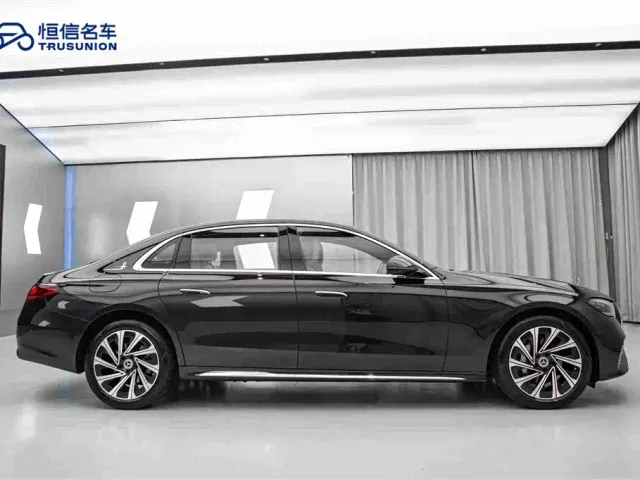 Mercedes-Benz E-Class — Фото автомобиля 4