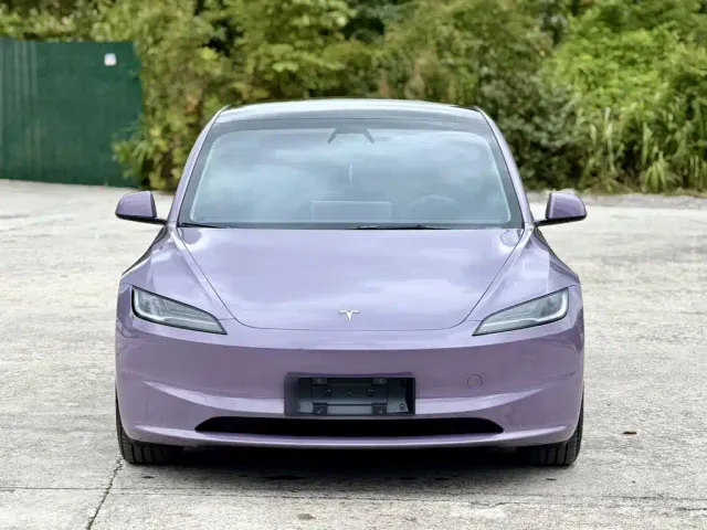 Tesla Model 3 — Фото автомобиля 2