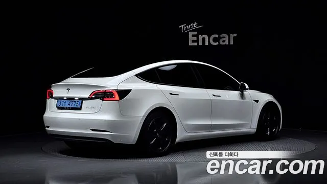 Tesla Model 3 — Фото автомобиля 2