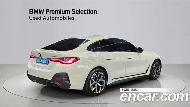 BMW i4 — Фото автомобиля 2