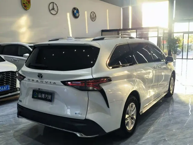 Toyota Granvia — Фото автомобиля 11