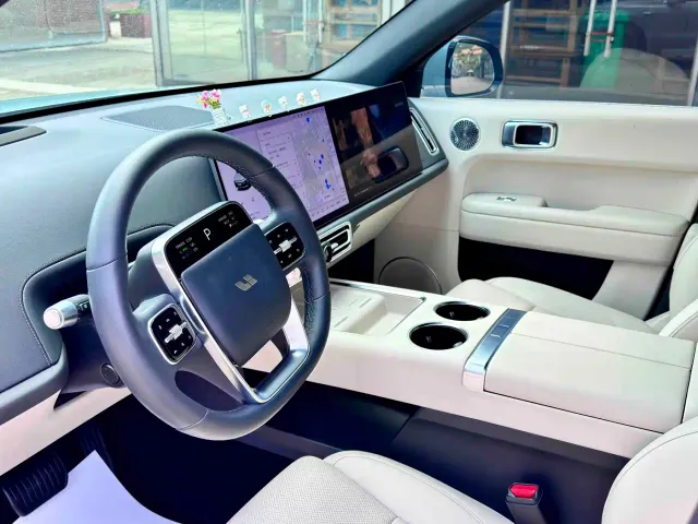 Li Auto L6 — Фото автомобиля 11
