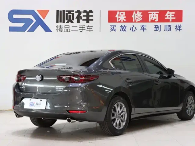 Mazda Axela — Фото автомобиля 4
