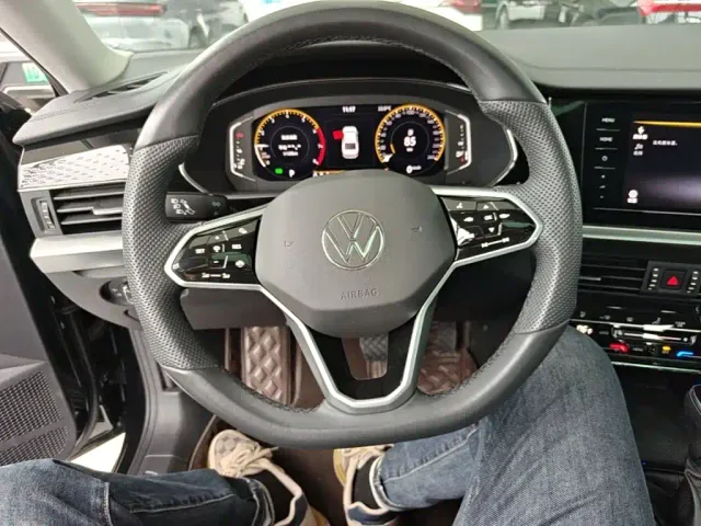 Volkswagen Passat — Фото автомобиля 10