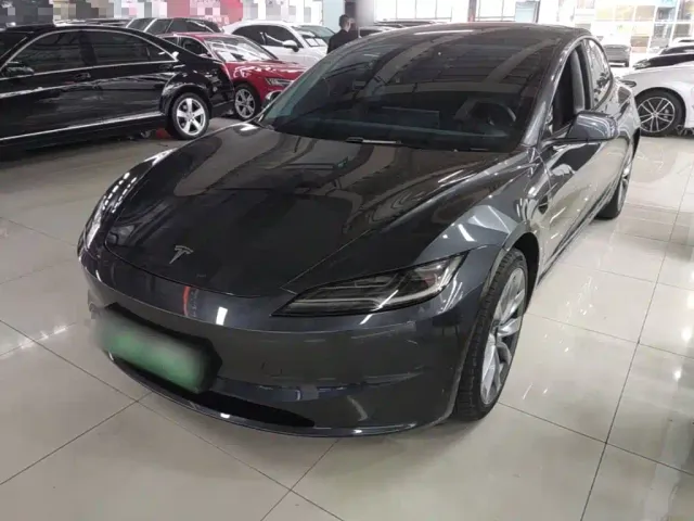Фотография автомобиля — Tesla Model 3