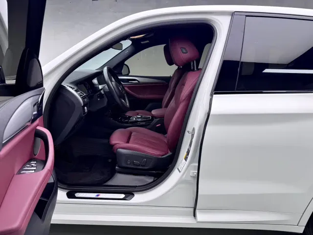 BMW iX3 — Фото автомобиля 11