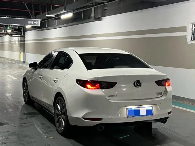 Mazda Axela — Фото автомобиля 13