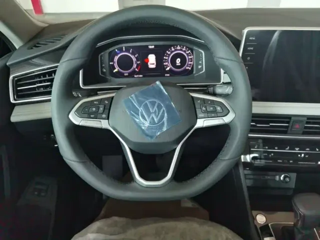 Volkswagen Tiguan L PHEV — Фото автомобиля 10
