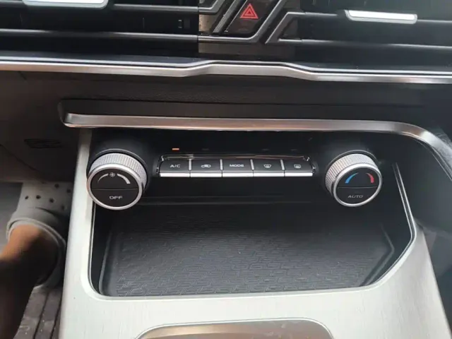 Geely Binyue — Фото автомобиля 12